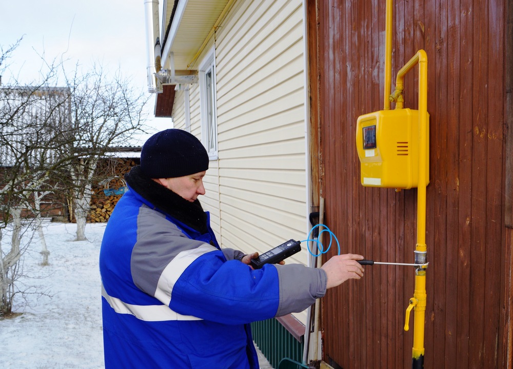 Проверка соединений наружного газопровода.jpg Проверка соединений наружного газопровода.jpg