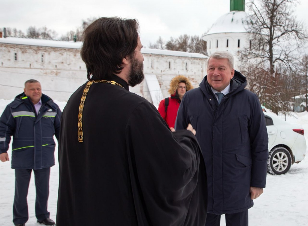 Юрий Пахомовский с настоятелем храма.jpeg Юрий Пахомовский с настоятелем храма.jpeg