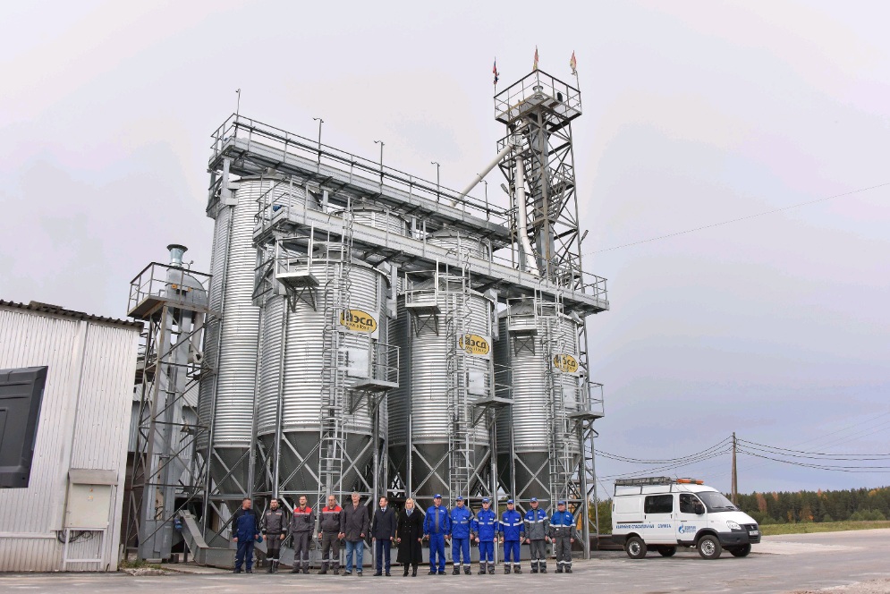 Молочная ферма в селе Ильинское Кировской области.jpg Молочная ферма в селе Ильинское Кировской области.jpg